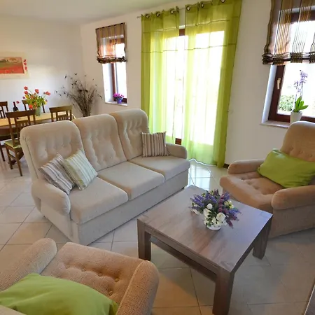 Apartman Oliva, *